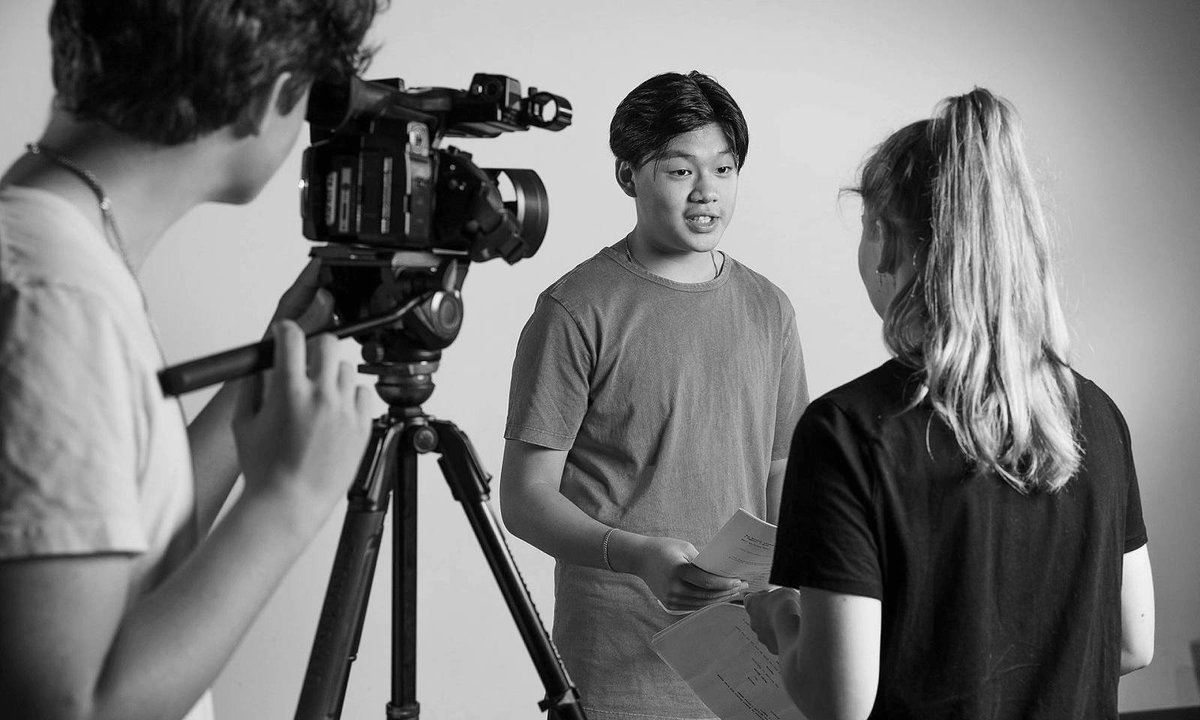 Analyzing Andres Acting Style and On-Screen Presence: An In-Depth Examination